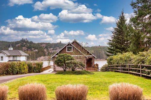 Dunes City House | Vista Point Lake House