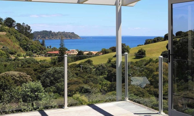 Onetangi House | Vista Twenty One | Stay Waiheke