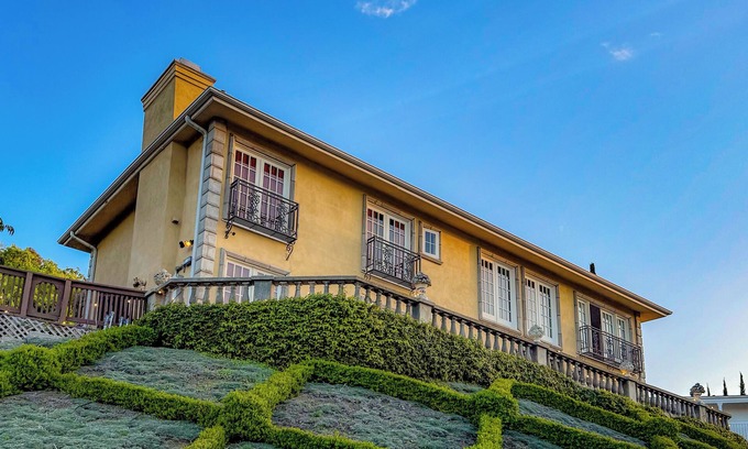 Sherman Oaks Villa | Vista Villa - Luxe Pool Home with Beautiful Views