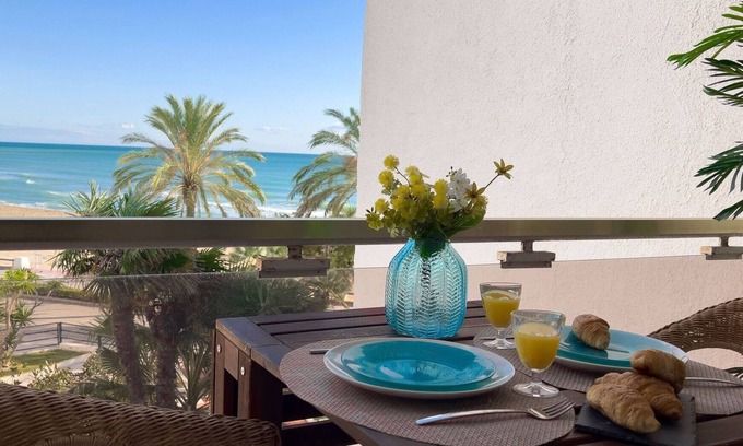 Comarruga Apartment | Vistas Espectaculares, Primera Línea Mar, Balcón, A/C