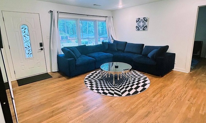 Collier Heights House | Visual Illusion themed 3-bedroom house near downtown Atlanta