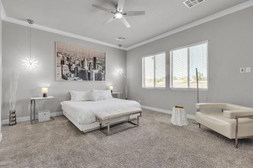 Las Vegas House | Viva Oasis - A Modern Sanctuary