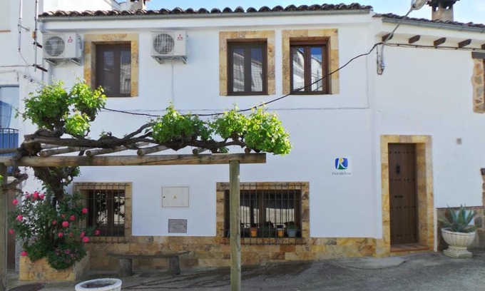 Burunchel House | Vivienda rural fuente de los gusarapos