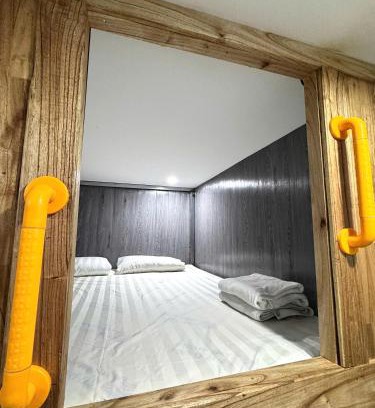 Cam Pho Hotel | VNJ Capsule 388