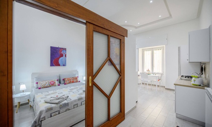 Vomero Apartment | Vomero, close to Metro 1, bars restaurants and shopping ☀️JOLI MIRANDA Apartment
