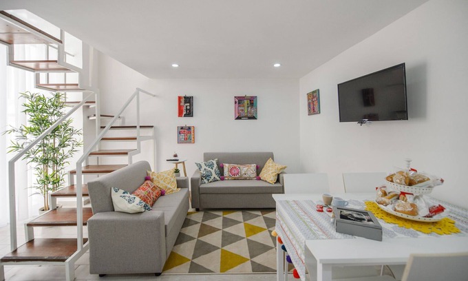 Vomero Apartment | Vomero, next to Metro 1, bars restaurants and shopping, BIJOU MIRANDA