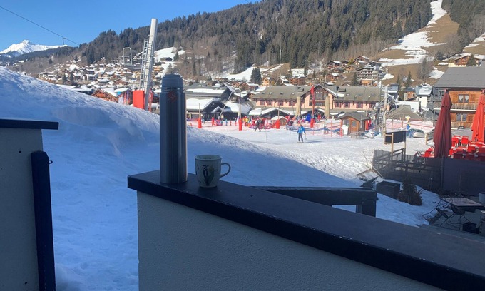 Les Gets Apartment | Vraiment ski au pieds á 150m du ESF et center, agréable app avec terrasse