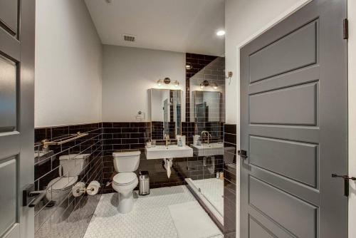 Berkeley Apartment | VRAIN 2 Bedroom 1 Bath with Full Kitchen