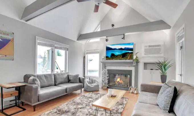 Clymer House | Vrbo Property