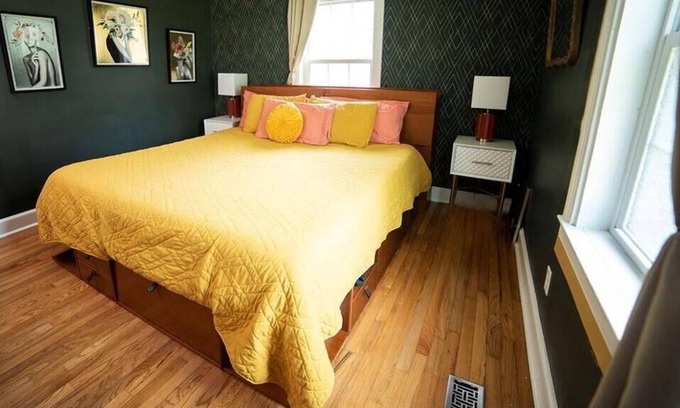 Old Irving Park House | Vrbo Property