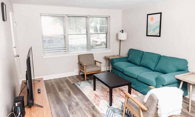 St. Louis Apartment | Vrbo Property