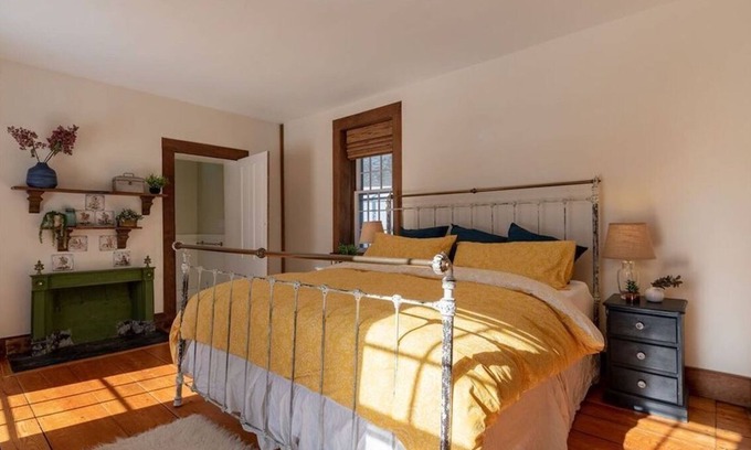 Cavendish House | VT Retreat - TV + Hot Tub + Pool Table