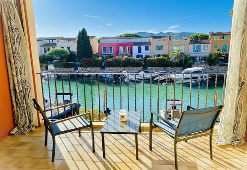 Port Cogolin Apartment | VUE Canal Superbe - Piscine - Parking Privé - Intérieur Neuf
