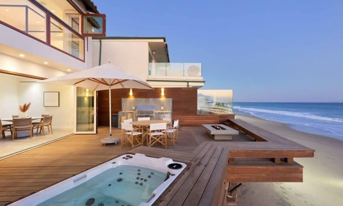 Eastern Malibu House | Vue de Reves by Stay Awhile Villas