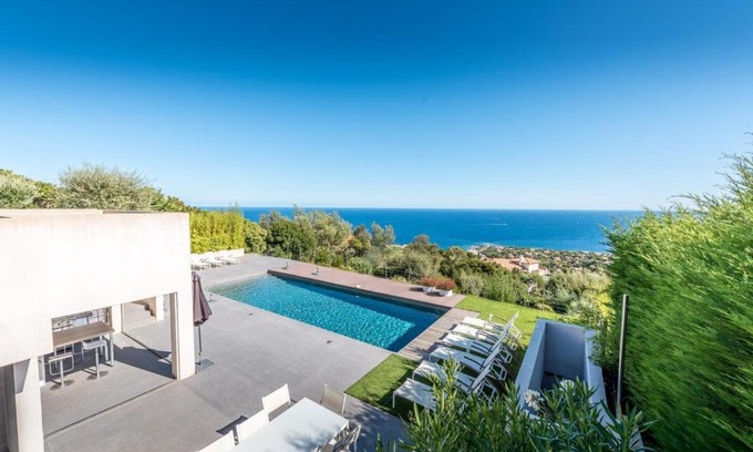 Les Issambres Villa | Vue panoramique sur la baie de St Tropez
