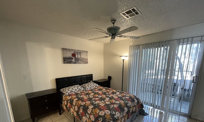 Chinatown Condo | W Cozy two Bedroom 2 Bathroom Close Strip