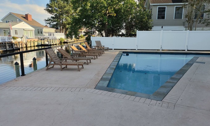 Keen-Wik On the Bay House | W. Fenwick Beach Retreat-Saltwater Pool and Canal Front! Minutes to Fenwick & OC