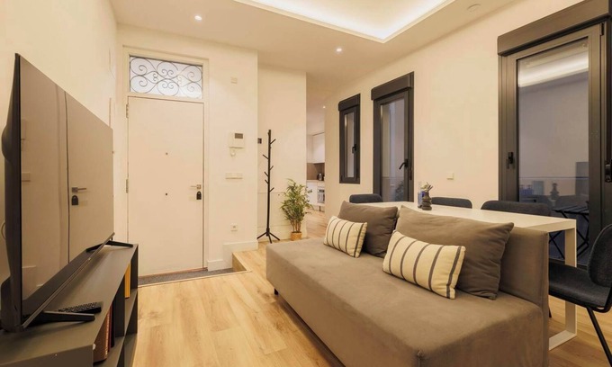 Palacio Apartment | w* | Incredible 3BR at Palacio Real