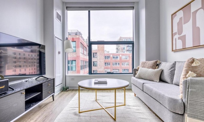 West Loop Apartment | W Loop Studio w Gym Pool in heart of Greektown CHI-532