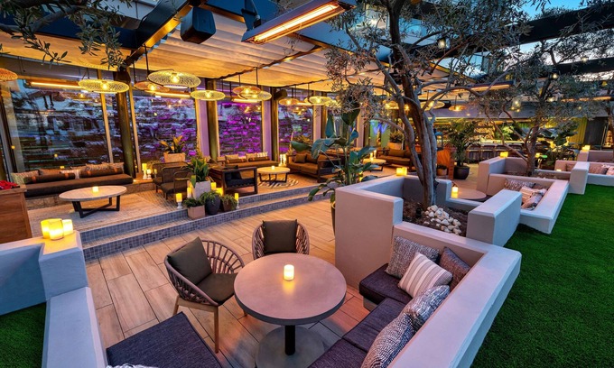 Entertainment District Hotel | W Scottsdale