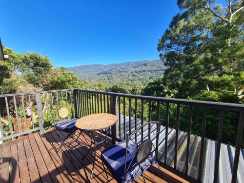 Warburton House | 'Wahroonga' home among the Gum trees in Warburton