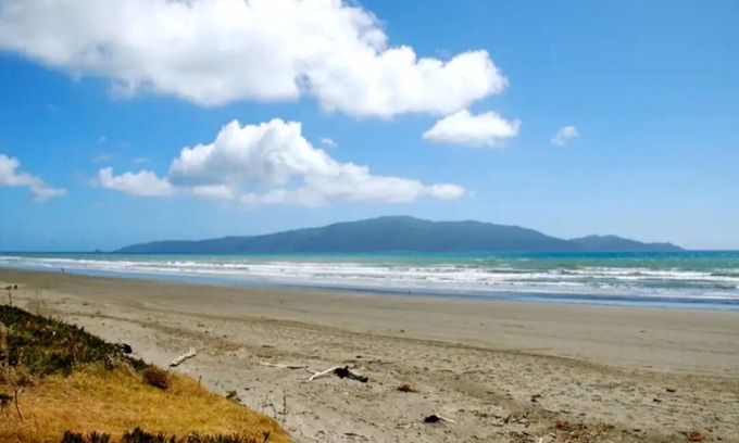 Gisborne House | Waikanae Central beach house.