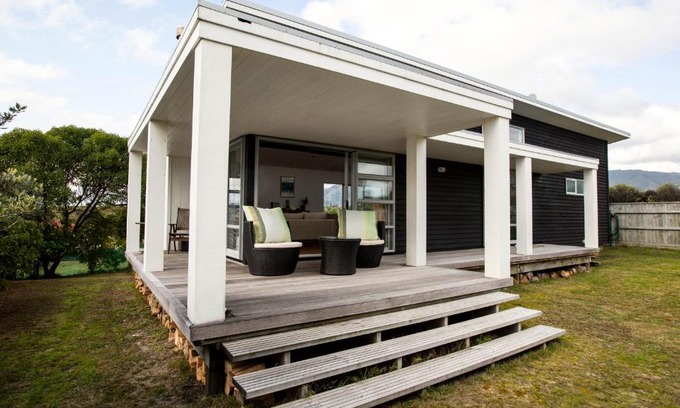 Waikanae House | Waikanae Retreat - Waikanae Beach Holiday Home