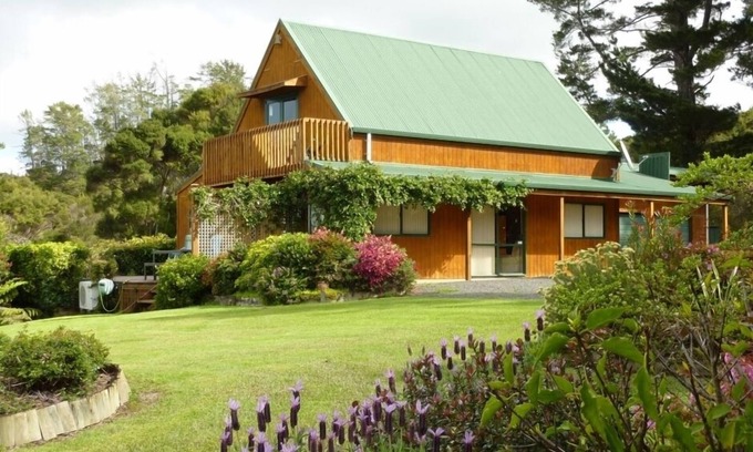 Okiato House | Waikare Cove ocean access 4 bedroom rural property