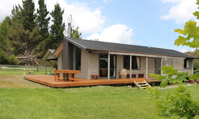 Erua House | Waiora Lodge - Pokaka Holiday Home