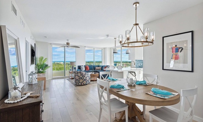 Boynton Beach Condo | Wake up to the Sunrise over the Atlantic. Gorgeous unit with central location.