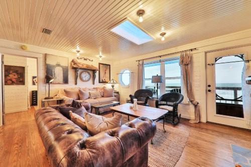 Summer Haven House | Wake Up to Waves - 3BR on the Sand