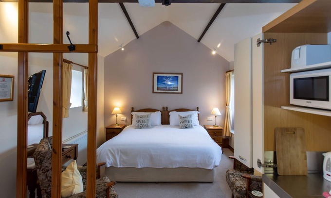 Pickering Cottage | Walcott Studio Room - a comfy room with hideaway kitchen