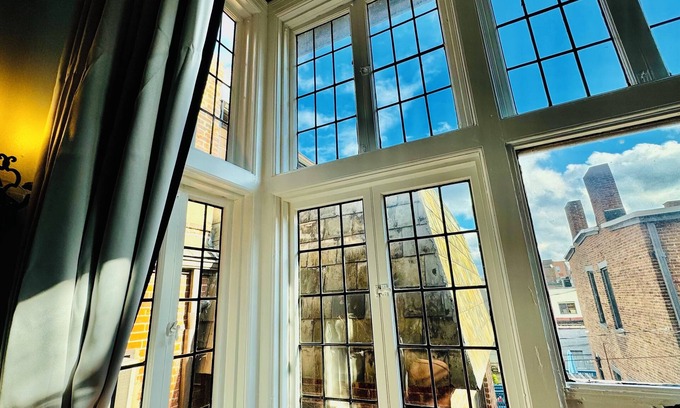 Pittsburgh House | Walk 5 min to Steeler Opener-Victorian Beauty! Free Private Park-King Beds