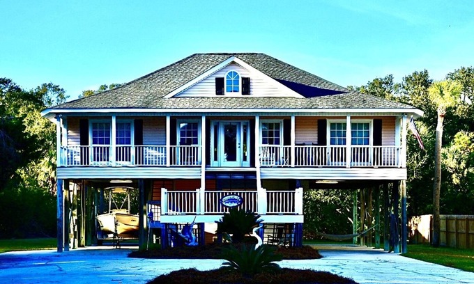 Edisto Island House | Walk 600' to Beach, Slp 10, Wi-Fi, Tidal Cr, perfect for family