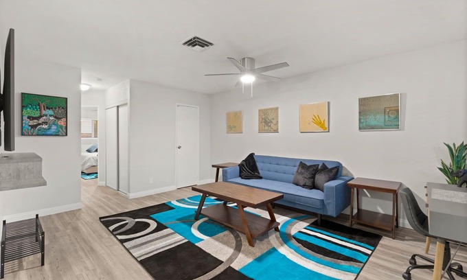 Downtown Las Vegas Apartment | Walk Downtown Las Vegas 875sf 2BR/1BA Fremont St Arts District 8min to The Strip