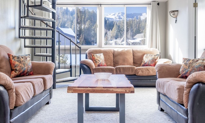 Breckenridge Condo | Walk everywhere. Ski in. Pool and hot tub.Elevator.