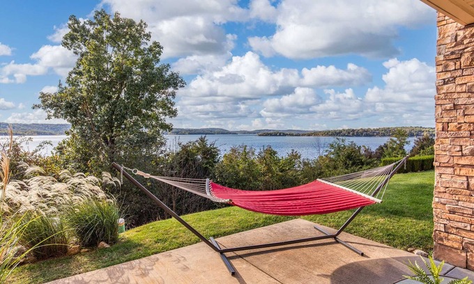 Hollister Condo | Walk Right to the Water! - Lakefront, Walkout Condo - Pet-Friendly - Endless Amenities - C2