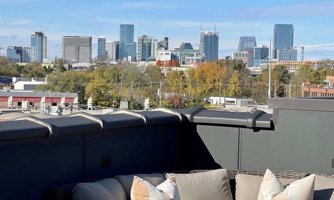 Eighth Avenue House | Walk to All the Hot Spots in WeHo! Downtown Views*