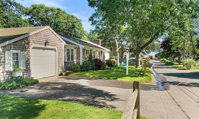 Harwich Port Cottage | Walk to Beach Close to Town WiFi AC Units Ginger Plum Cottage