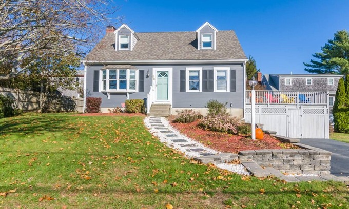 Sandwich House | Walk to Beach Close to Cape Cod Canal