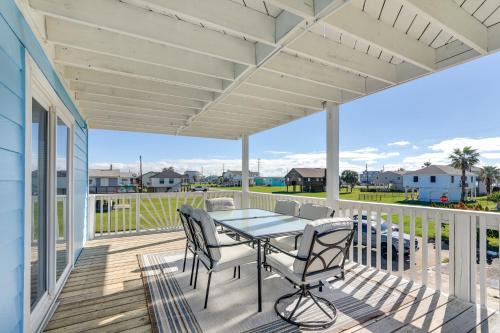 Galveston House | Walk to Beach Family-Friendly Galveston Home!
