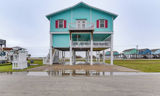 Port Bolivar House | Walk to Beach: Home w/Hot Tub & Deck in Gilchrist