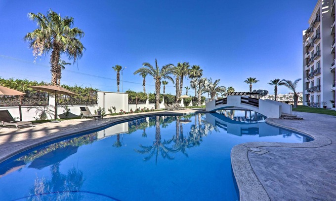 El Medano Ejidal Condo | Walk to Beach: Modern Cabo Condo w/Balcony!