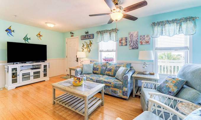 Surf City Condo | Walk to Beach & Pier: Quiet Retreat in Surf City