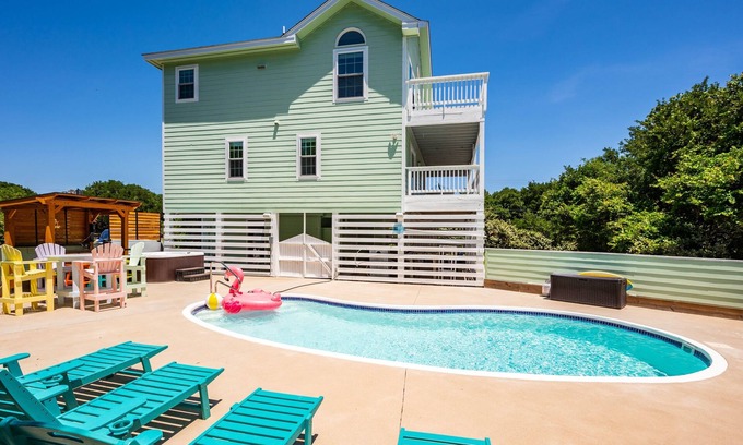 Tuckahoe House | Walk to Beach, Pool, Hot Tub, Dogs OK, Volleyball