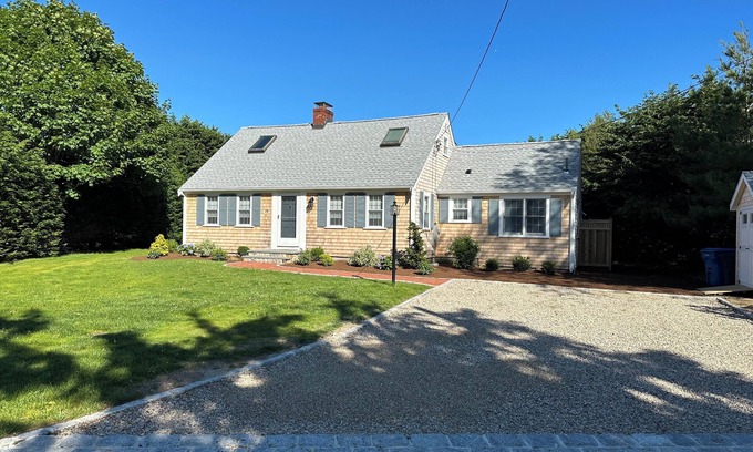 Falmouth House | Walk To Beach, Town, Harbor!