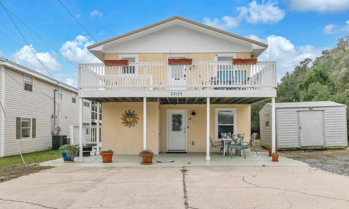 Kiska Beach House | 🌊Walk to Beach-Dog Friendly-Great Location-Sand Dollar🌊