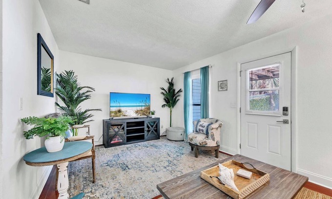 Open Sands House | ☀️Walk to Beach-Great Location-2BR-Sandpiper Philosophy☀️
