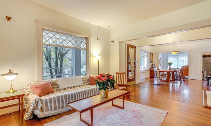 Phinney Ridge House | Walk to Brewery District: Seattle Home w/Deck