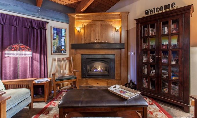Mammoth Lakes Condo | Walk to Canyon Lodge from this Cozy and Updated CondonTOML-CPAN-11200